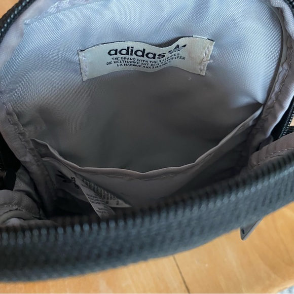 Adidas cross body travel bag - Picture 4 of 6